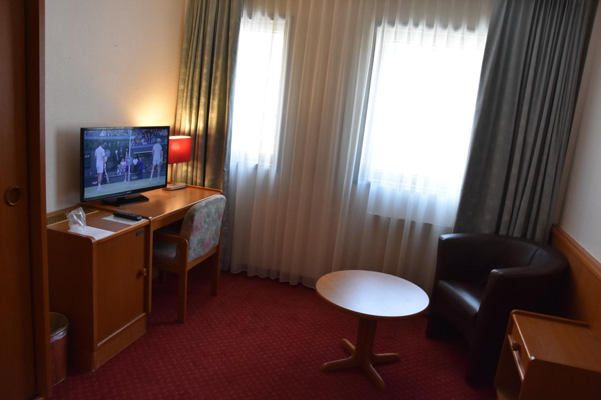 Hotel Des Trois Rois Le Locle Eksteriør billede